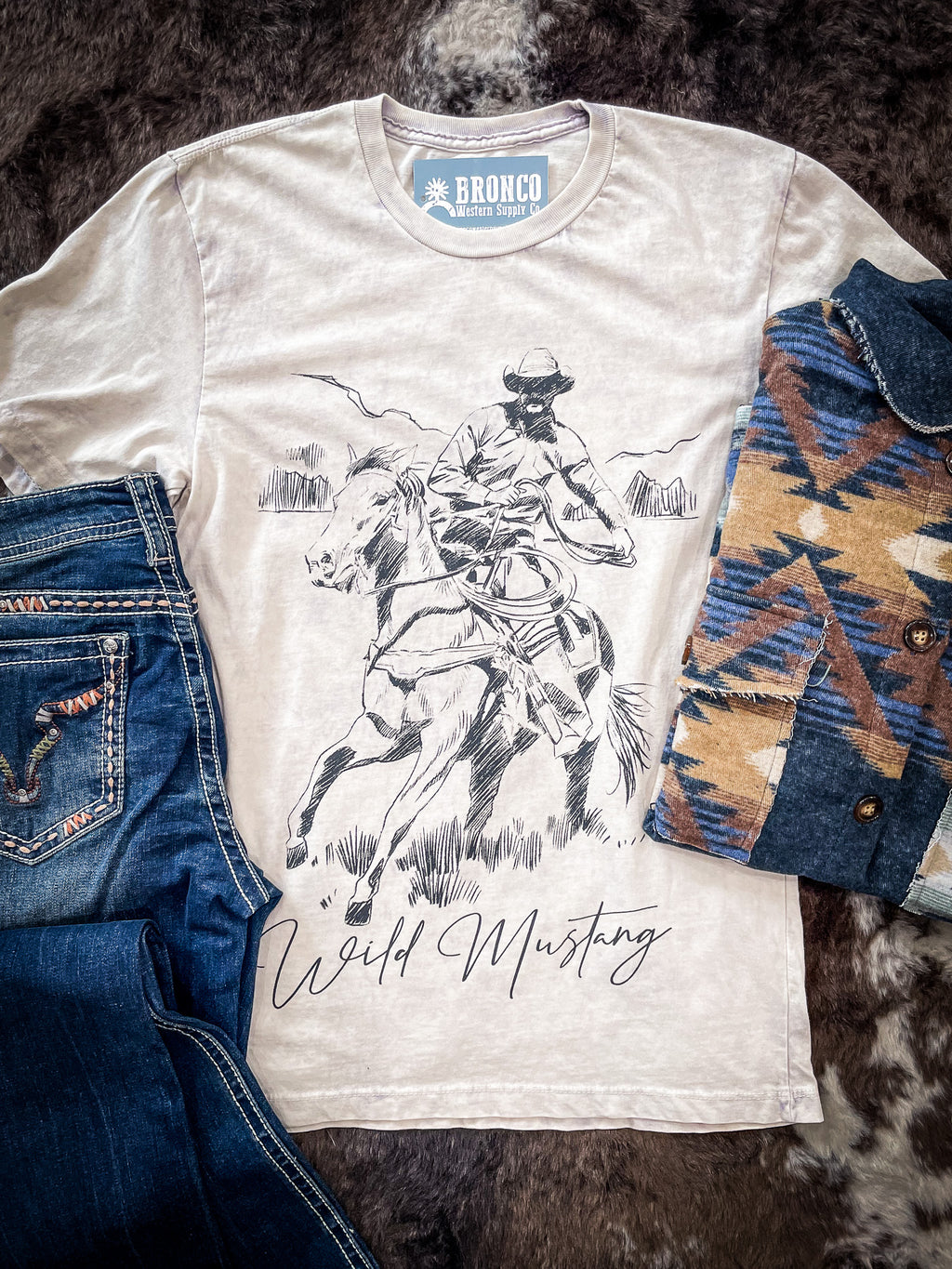 Wild Mustang Cowboy Graphic White - Off Tee